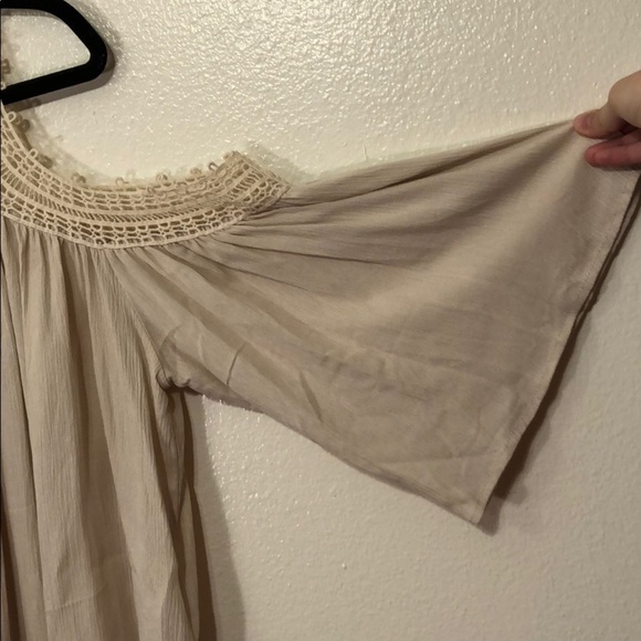 NWT Sadie & Sage Cold Shoulder Top - Picture 3 of 8